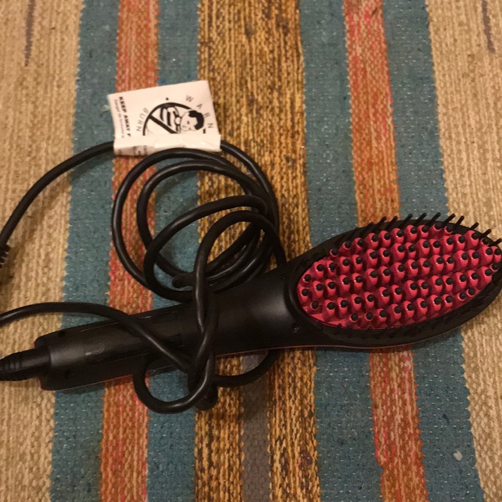 Brush straightener